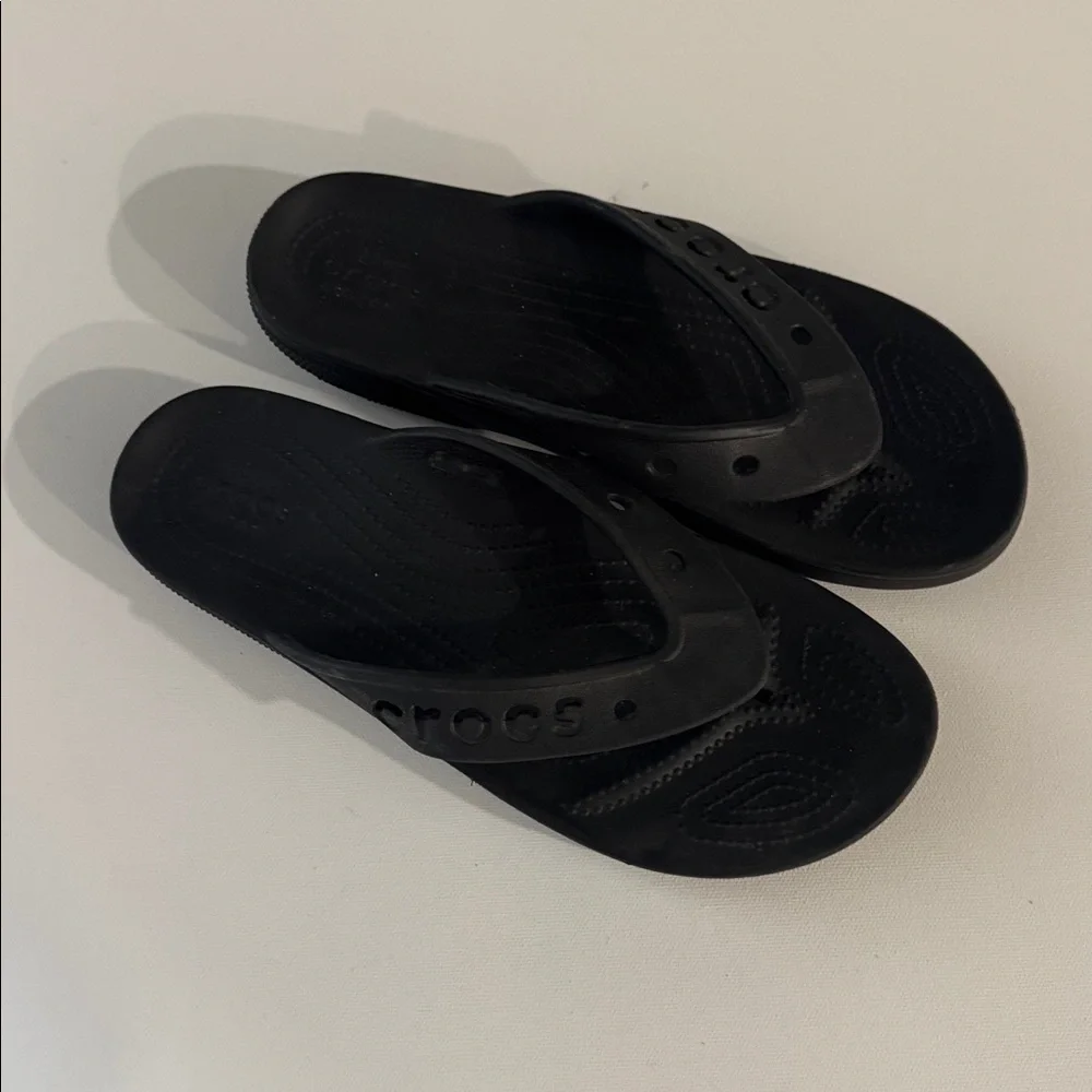 Crocs Men's Flip Flops Size 9 Black Travel Vacation Pool Beach - Picture 2 of 6